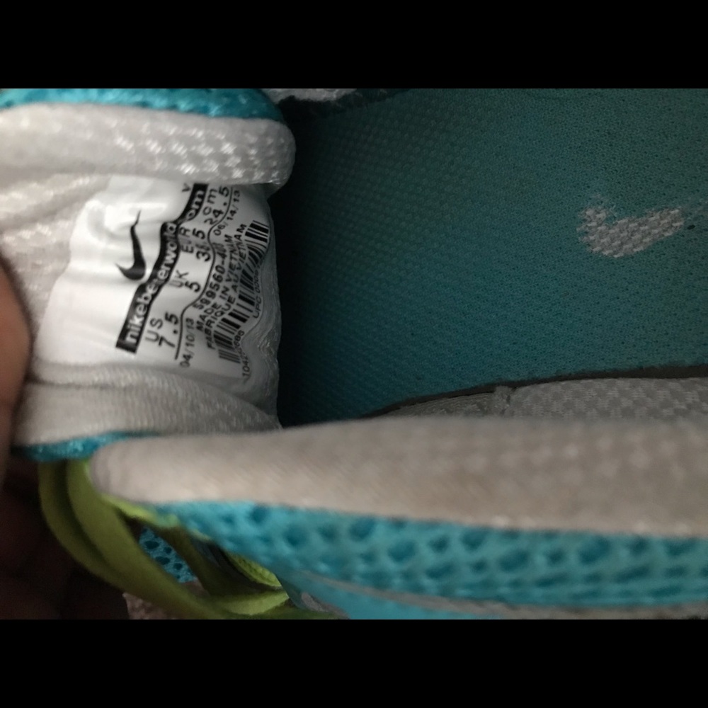 Nikes - Picture 2 of 3